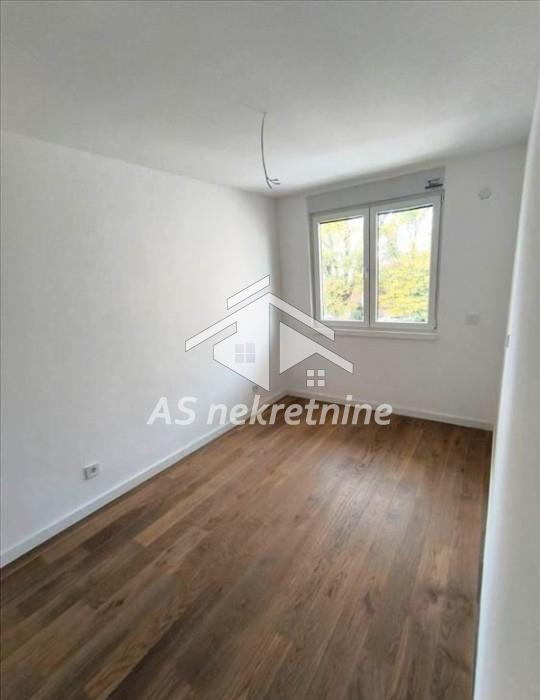 kuca-prodaja-qr7YjgNumF Trosoban stan na prodaju, Cara Dušana, Beograd, 58m², 174.000 €