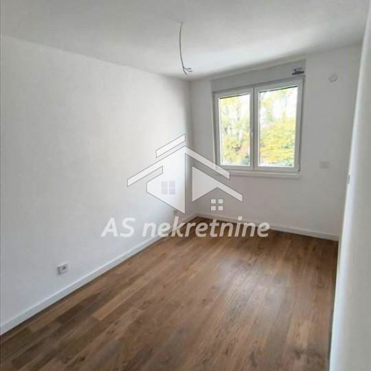 Trosoban stan na prodaju, Cara Dušana, Beograd, 58m², 174.000 €