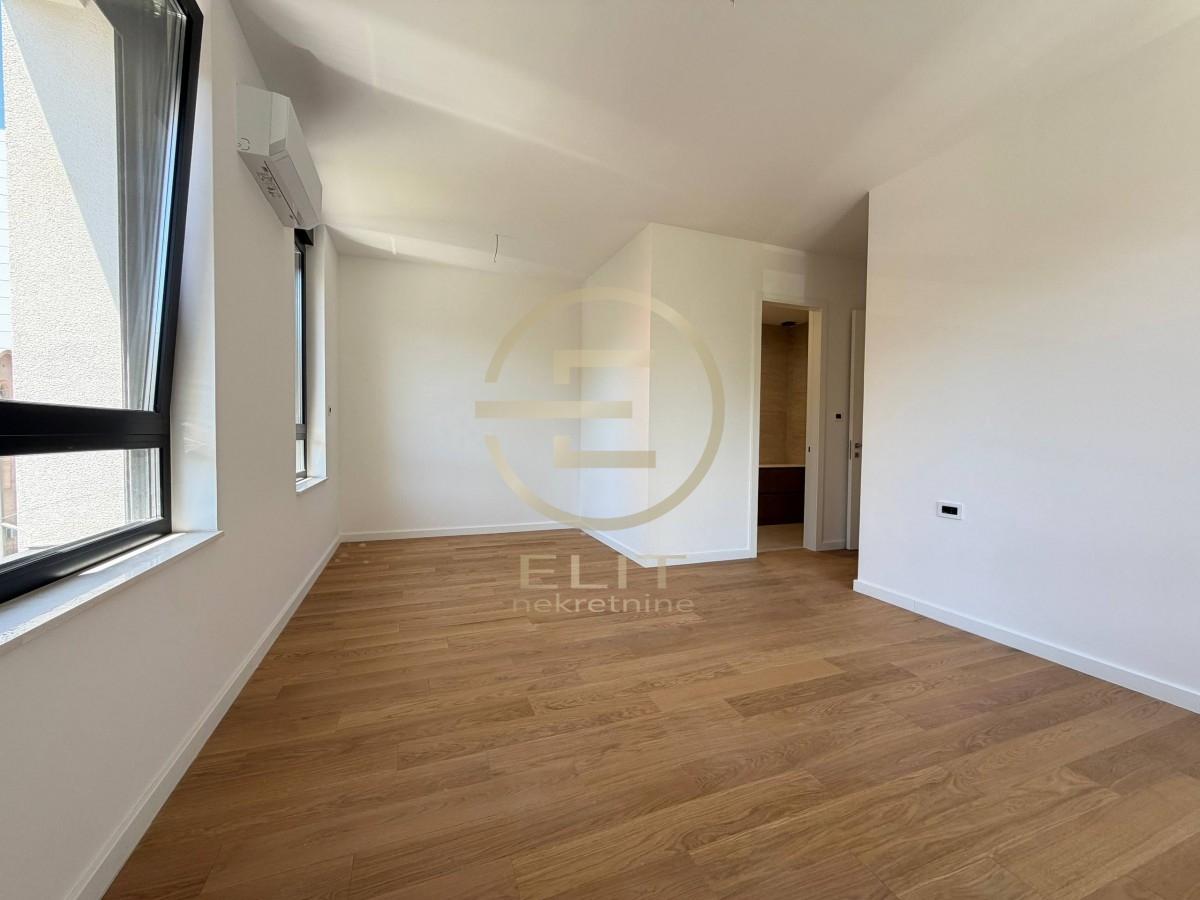 kuca-prodaja-womzKDuVvy Četvorosoban stan na prodaju, Centar, Novi Sad, 120m², 588.000 €