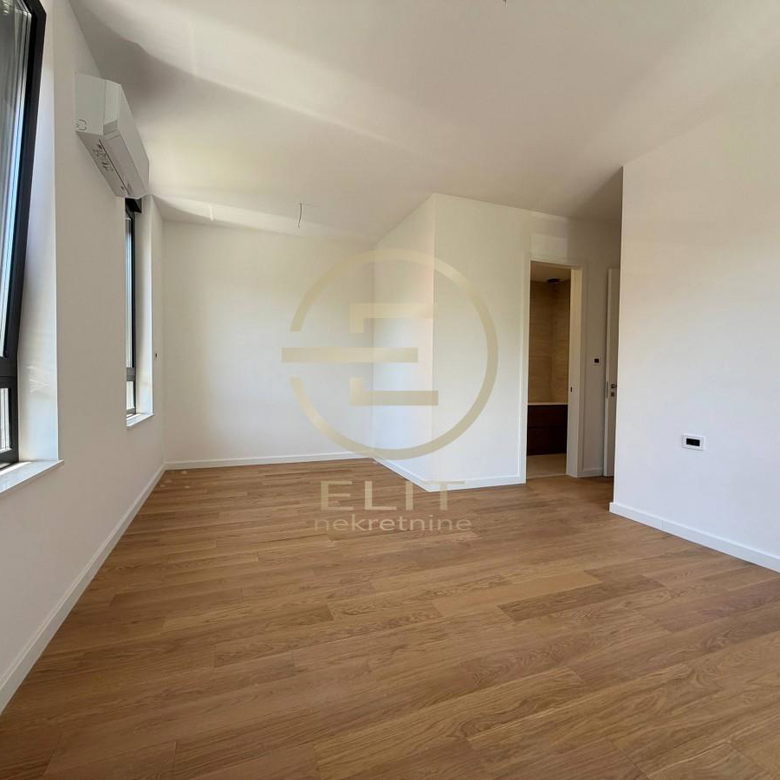 Četvorosoban stan na prodaju, Centar, Novi Sad, 120m², 588.000 €