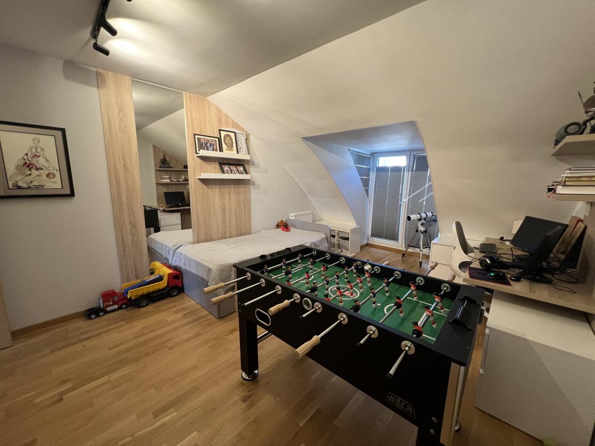 Četvorosoban stan na prodaju, Sajmište, Novi Sad, 111m², 277.500 €