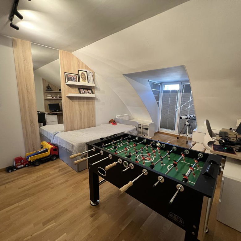 Četvorosoban stan na prodaju, Sajmište, Novi Sad, 111m², 277.500 €
