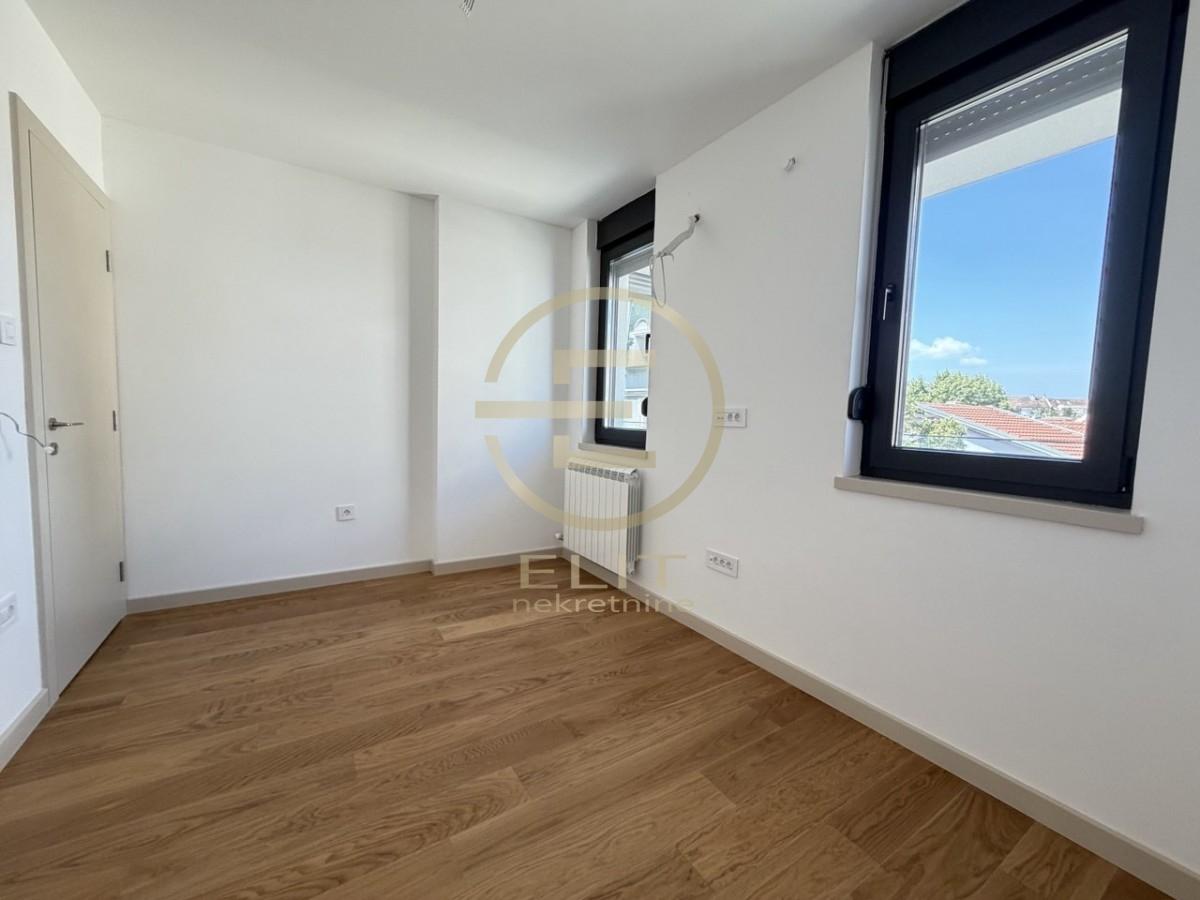 Četvorosoban stan na prodaju, Salajka, Novi Sad, 81m², 285.000 €