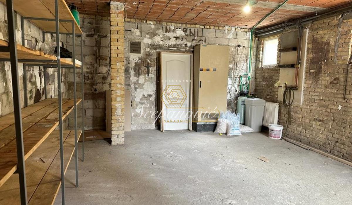 Petosoban stan na prodaju, Temerin – Centar, Temerin, 193m², 170.000 €