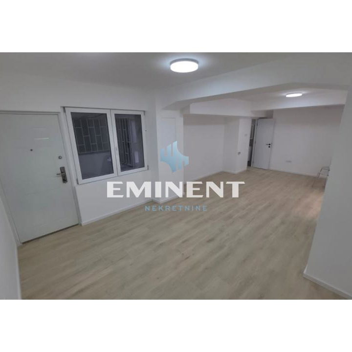 Lokal Izdavanje Beograd Ekonomski Fakultet 37 m2