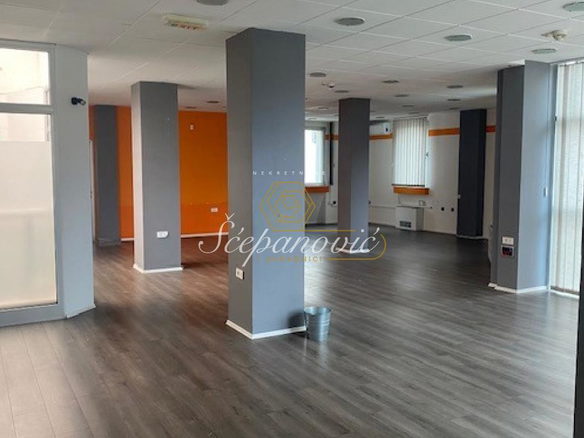 Lokal Izdavanje Novi Sad  240 m2