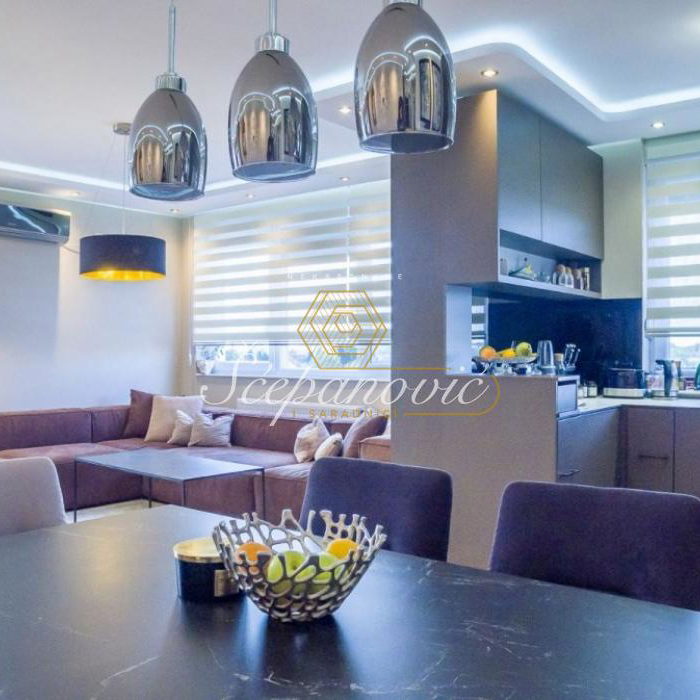 Četvorosoban stan na prodaju, Bulevar Patrijarha Pavla, Novi Sad, 113m², 440.000 €