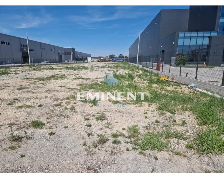 Plac za izdavanje, Batajnica, Beograd, 3000m², 3.000 €/mes