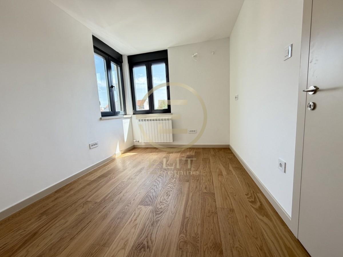 Četvorosoban stan na prodaju, Salajka, Novi Sad, 81m², 285.000 €