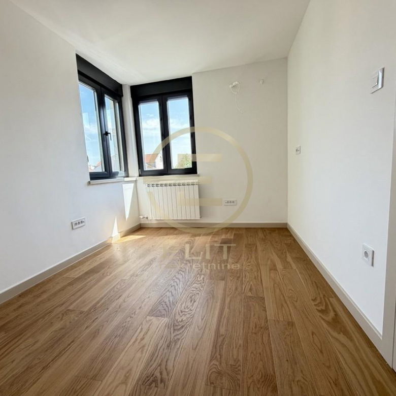 Četvorosoban stan na prodaju, Salajka, Novi Sad, 81m², 285.000 €