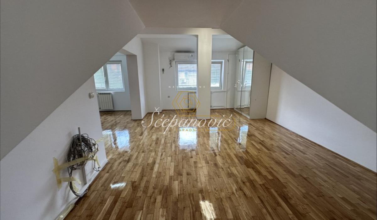 lokali-izdavanje-E19eLaxdkb Petosoban stan na prodaju, Centar, Novi Sad, 238m², 460.000 €