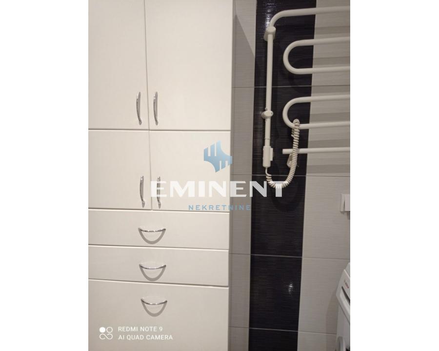 lokali-izdavanje-EuNNnuwMAb Trosoban stan na prodaju, Učiteljsko Naselje, Beograd, 133m², 299.000 €