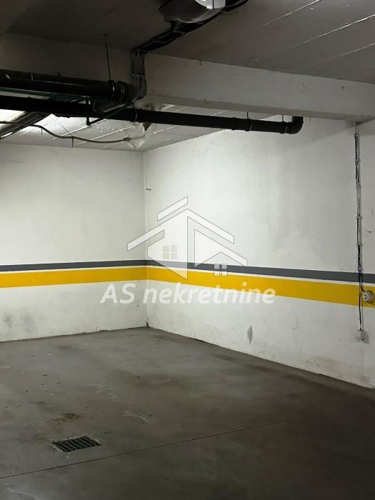 Trosoban stan za izdavanje, Lekino Brdo, Beograd, 81m², 1.000 €/mes