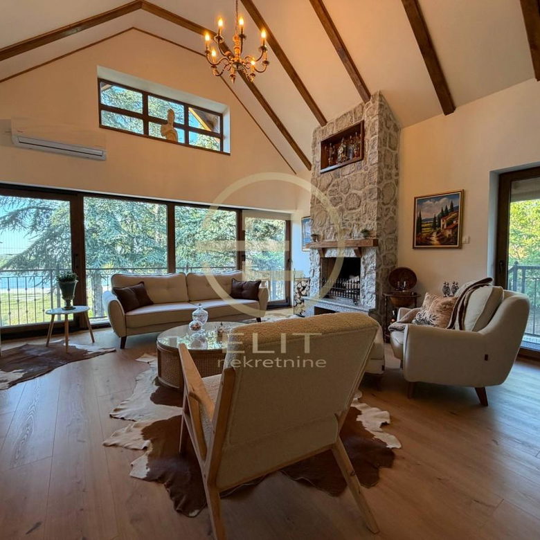 Kuća na prodaju, Čerević, Beočin, 3093m²