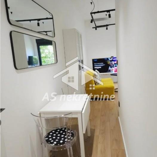 Dvosoban stan za izdavanje, Cara Dušana, Beograd, 33m², 800 €/mes