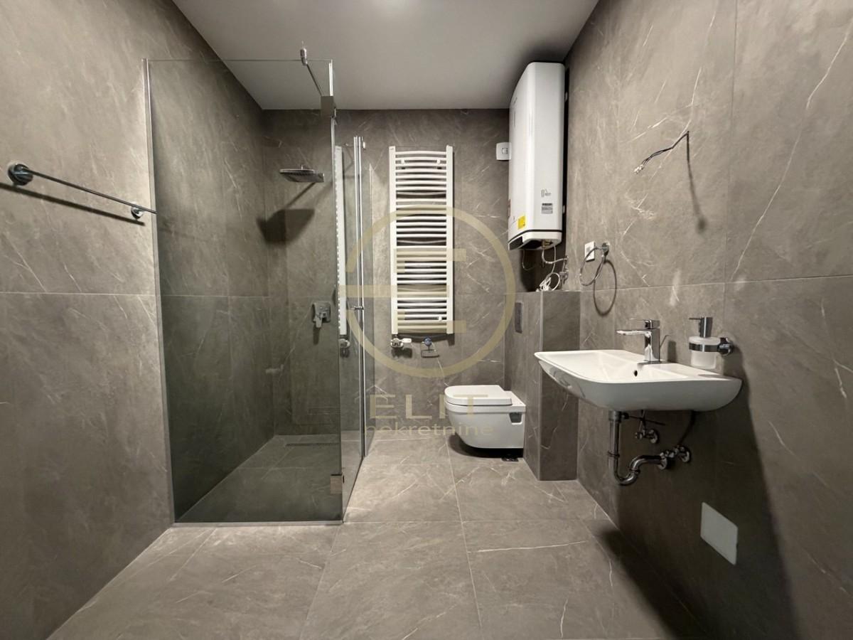 Četvorosoban stan na prodaju, Salajka, Novi Sad, 81m², 285.000 €