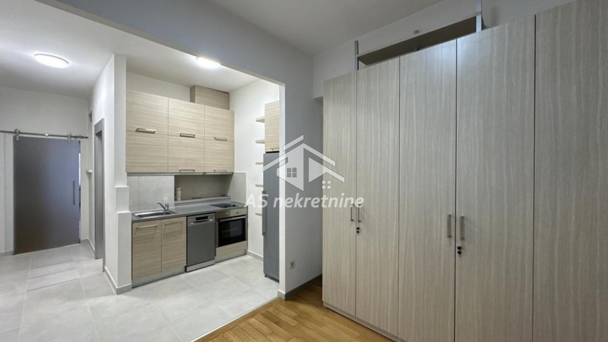 Višesoban stan za izdavanje, Kalenić Pijaca, Beograd, 223m², 2.400 €/mes