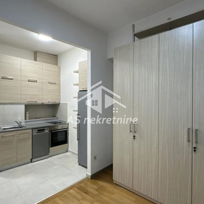 Višesoban stan za izdavanje, Kalenić Pijaca, Beograd, 223m², 2.400 €/mes