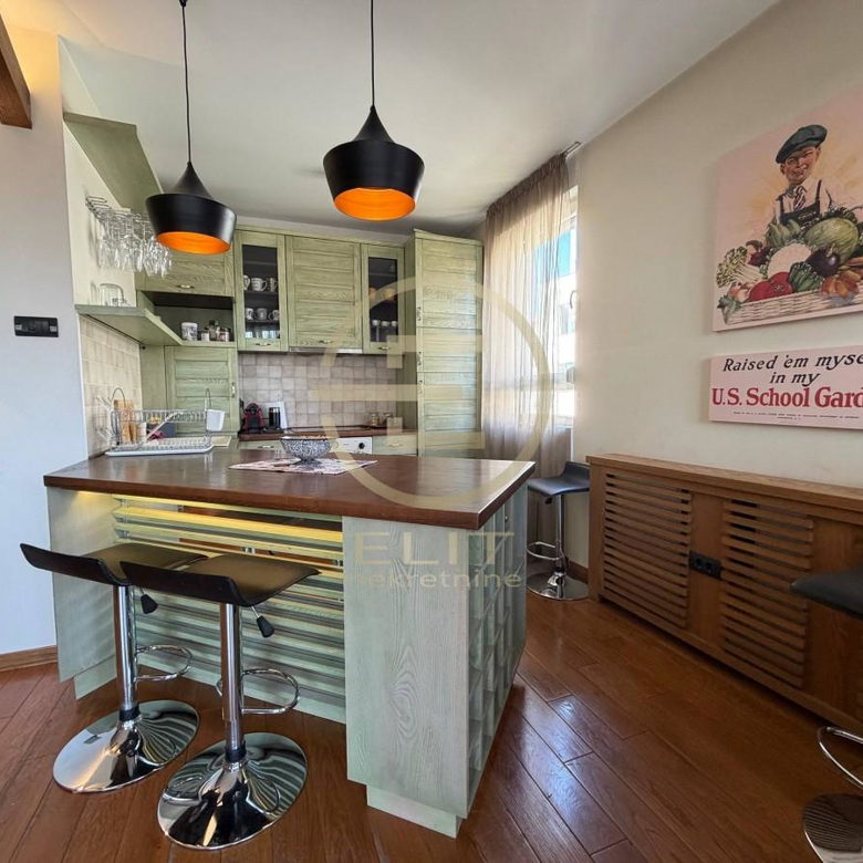 Četvorosoban stan na prodaju, Socijalno, Novi Sad, 110m², 345.000 €