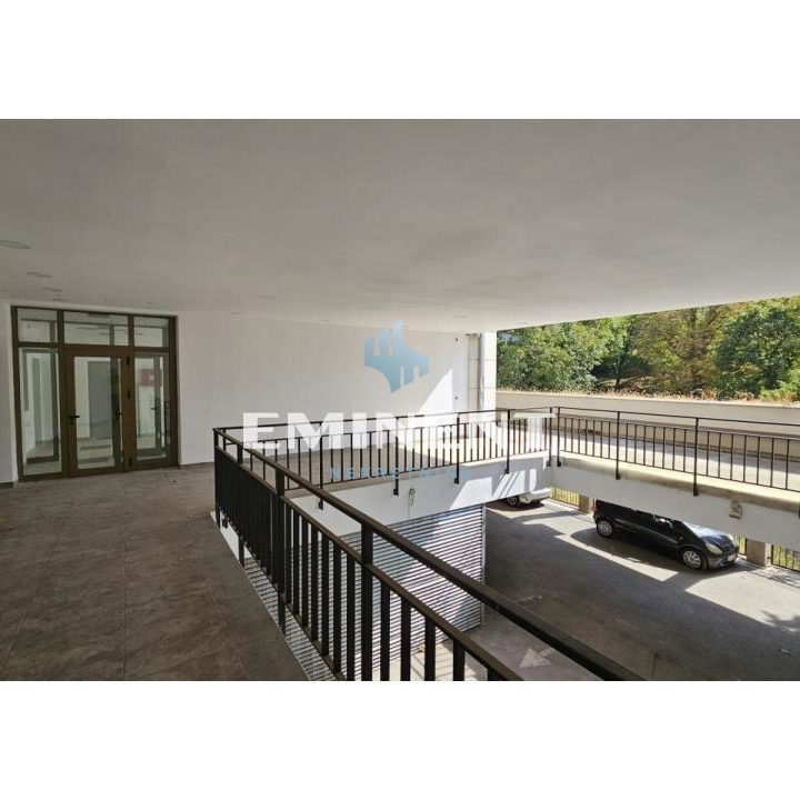 Lokal za izdavanje, Dedinje, Beograd, 183m², 1.950 €/mes