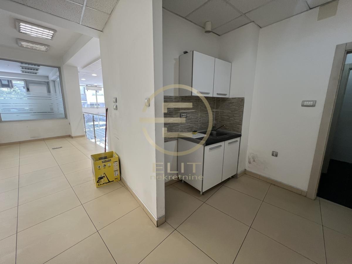 lokali-izdavanje-Q07JlbFPPU Lokal Prodaja Novi Sad 229 m2