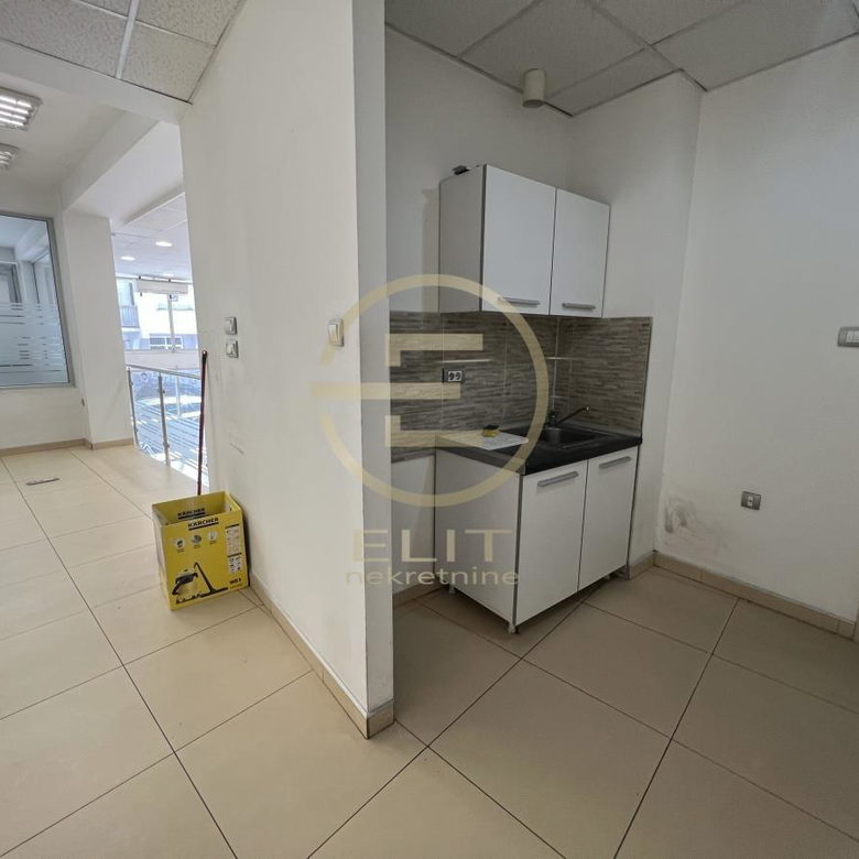 Lokal Prodaja Novi Sad  229 m2