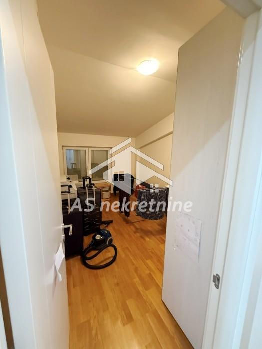 Stan Izdavanje Beograd Senjak 157 m2