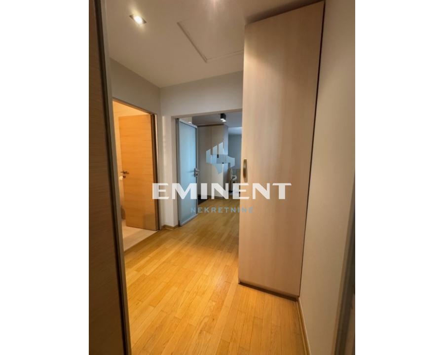 Trosoban stan za izdavanje, Vukov Spomenik, Beograd, 125m², 1.800 €/mes