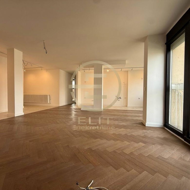 Stan Prodaja Novi Sad  100 m2