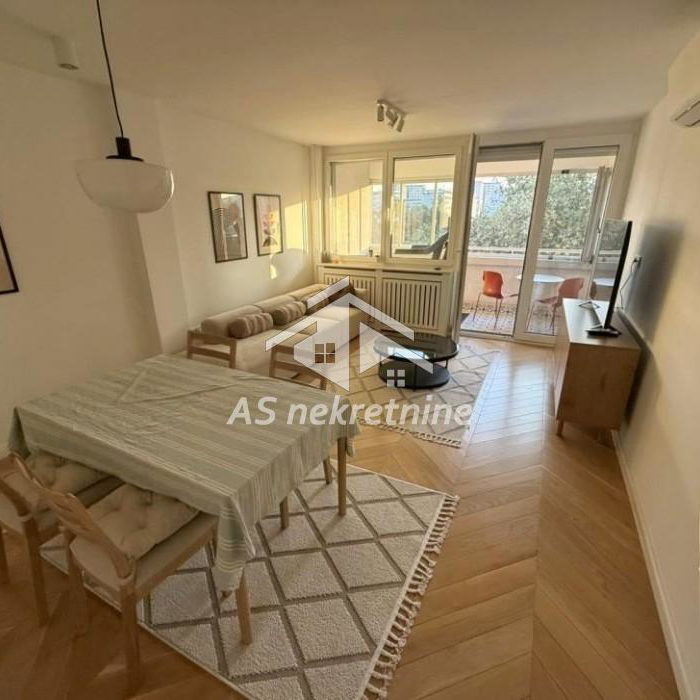 Stan Izdavanje Beograd Blok 33 - Geneks 76 m2