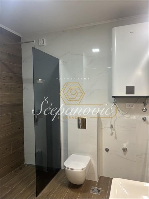 Četvorosoban stan za izdavanje, Centar, Novi Sad, 108m², 1.800 €/mes