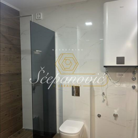 Četvorosoban stan za izdavanje, Centar, Novi Sad, 108m², 1.800 €/mes
