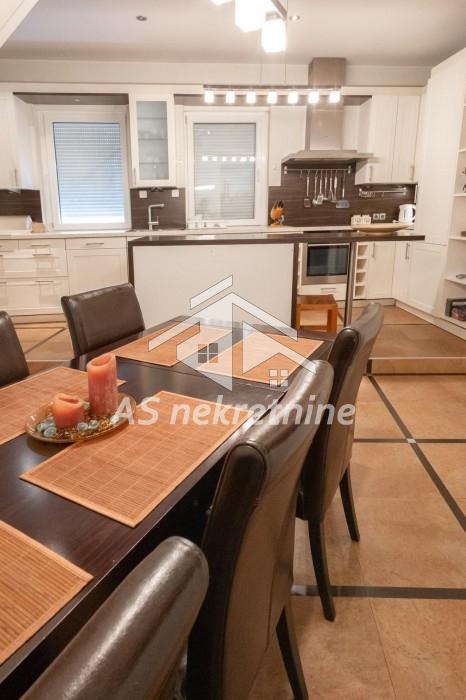 Stan Izdavanje Beograd Obilićev Venac 140 m2