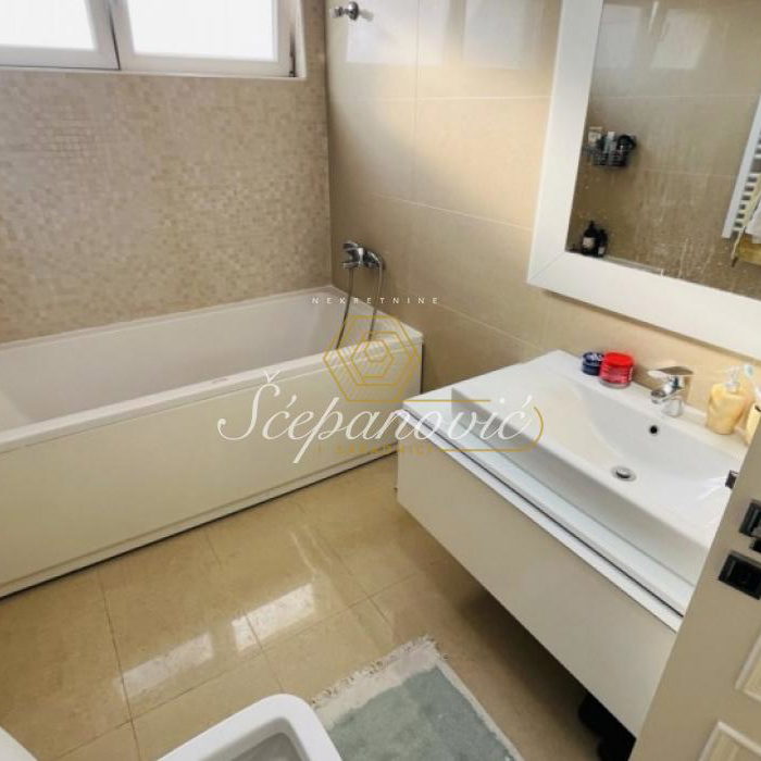 Petosoban stan na prodaju, Rotkvarija, Novi Sad, 181m², 420.000 €
