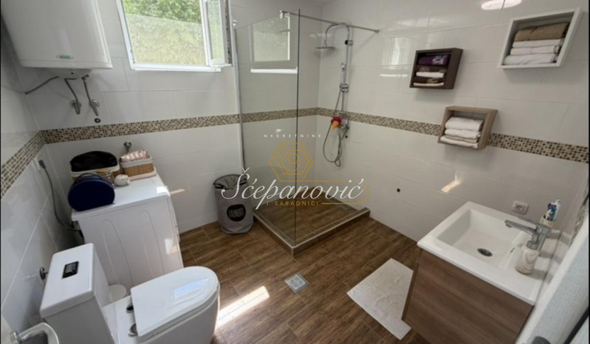 Kuća na prodaju, Alibegovac, Novi Sad, 212m², 450.000 €
