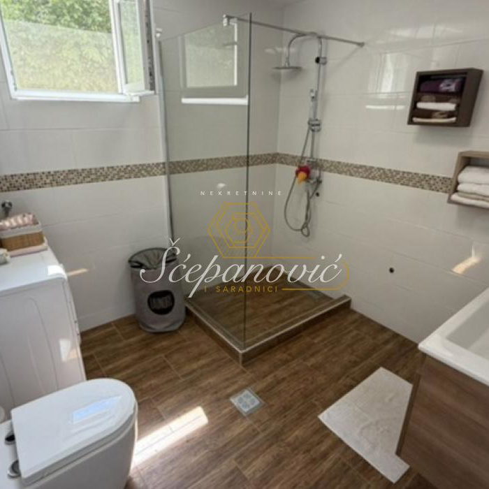 Kuća na prodaju, Alibegovac, Novi Sad, 212m², 450.000 €