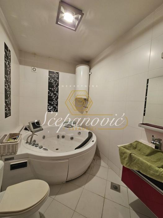 Četvorosoban stan na prodaju, Bulevar Oslobođenja, Novi Sad, 134m², 299.000 €
