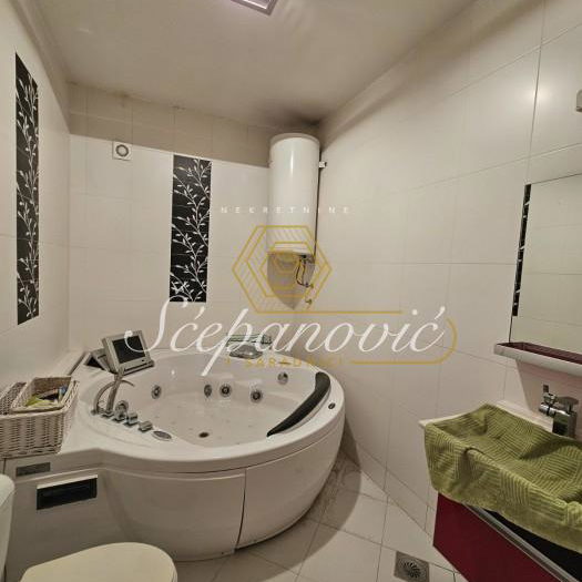 Četvorosoban stan na prodaju, Bulevar Oslobođenja, Novi Sad, 134m², 299.000 €