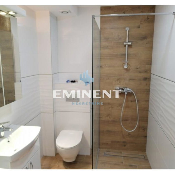 Četvorosoban stan za izdavanje, Dimitrija Tucovića, Beograd, 84m², 1.200 €/mes