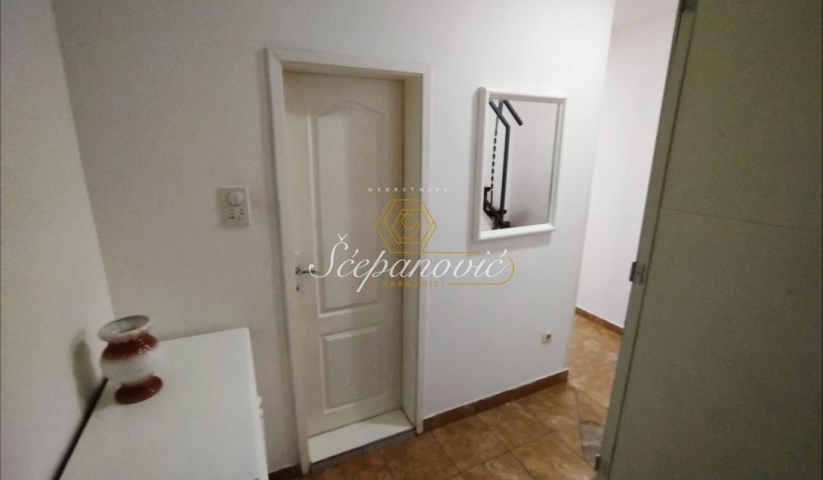 lokali-izdavanje-beograd-df9Pk0oElN Trosoban stan na prodaju, Bulevar Oslobođenja, Novi Sad, 78m², 190.000 €