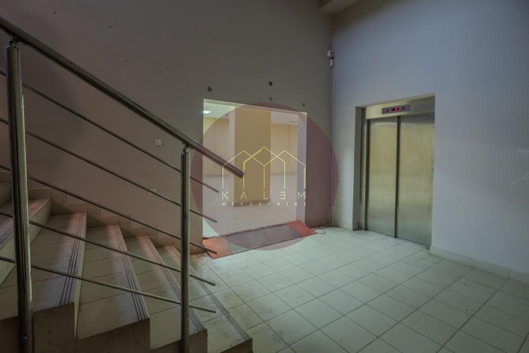 Lokal za izdavanje, Konjarnik, Beograd, 1195m², 6.500 €/mes