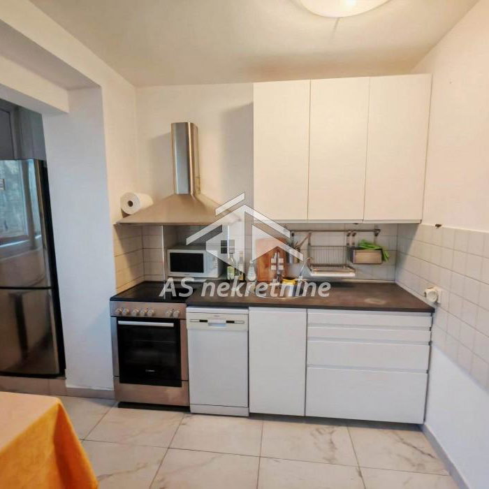 Trosoban stan za izdavanje, Kalenić Pijaca, Beograd, 73m², 950 €/mes