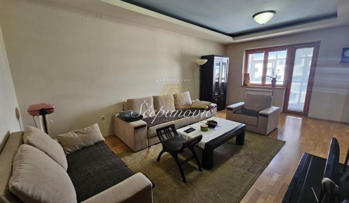 Četvorosoban stan na prodaju, Bulevar Oslobođenja, Novi Sad, 134m², 299.000 €