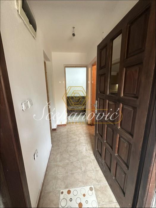 Kuća na prodaju, Jazak, Irig, 140m², 300.000 €