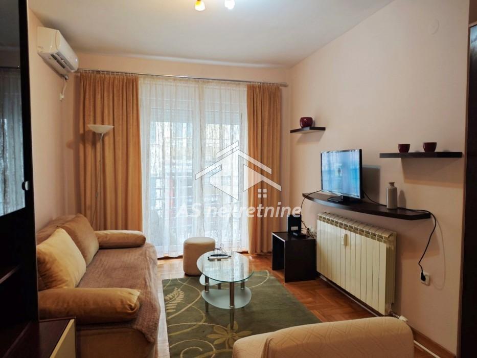 Stan Izdavanje Beograd Đeram Pijaca 58 m2