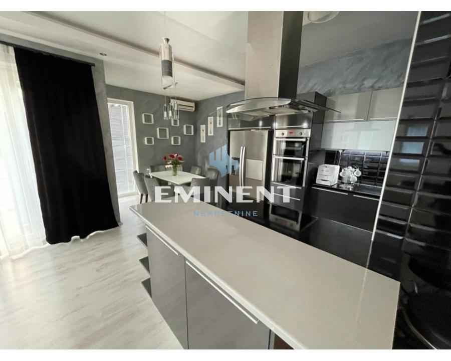 lokali-izdavanje-beograd-wHGpepOlaQ Kuća na prodaju, Stari Banovci, Stara Pazova, 342m², 420.000 €