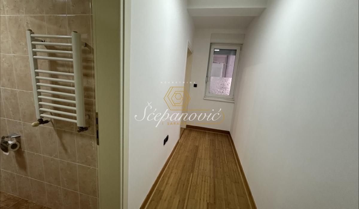 lokali-izdavanje-beograd-wOiX4TzNHz Trosoban stan na prodaju, Grbavica, Novi Sad, 54m², 165.000 €