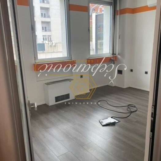 Lokal Izdavanje Novi Sad  240 m2
