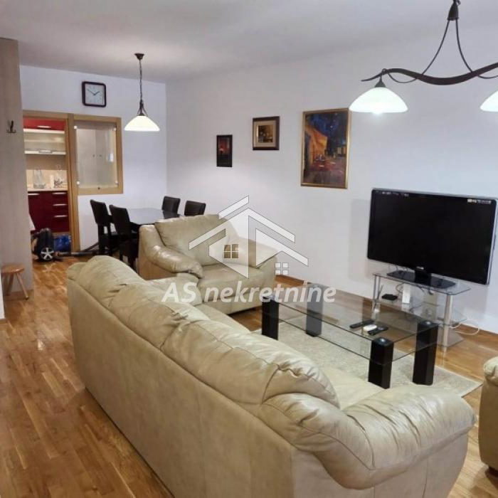 Stan Izdavanje Beograd Hram Svetog Save 86 m2