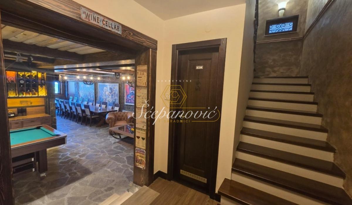 lokali-izdavanje-jJgLJ71f5i Kuća Prodaja Novi Sad Popovica 388 m2